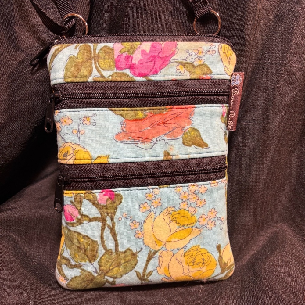 Borsa Bella Crossbody adjustable strap three zippered pockets, multicolor floral